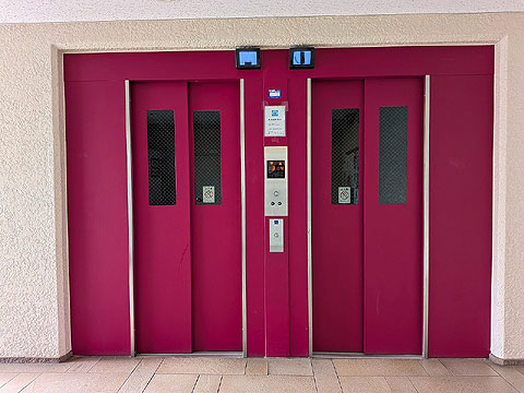 ロビー　エレベーター