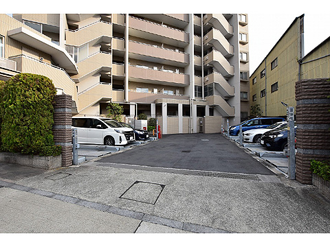 その他共用部　駐車場入口