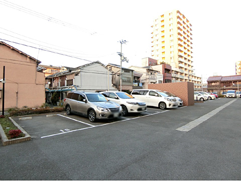 駐車場　敷地内駐車場