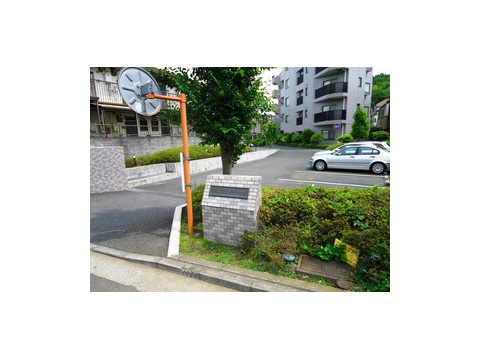 エントランス　マンションアプローチ