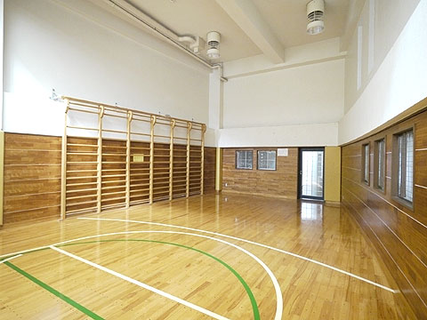 その他共用部　共有部分に無料で利用できる体育館があります。