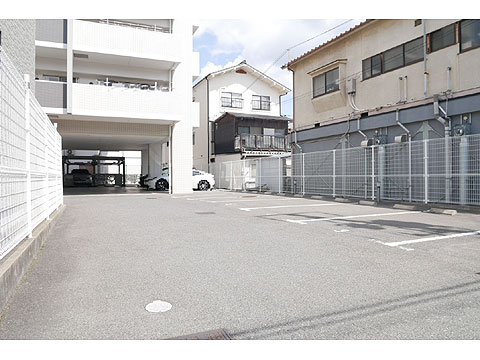 駐車場　駐車場
