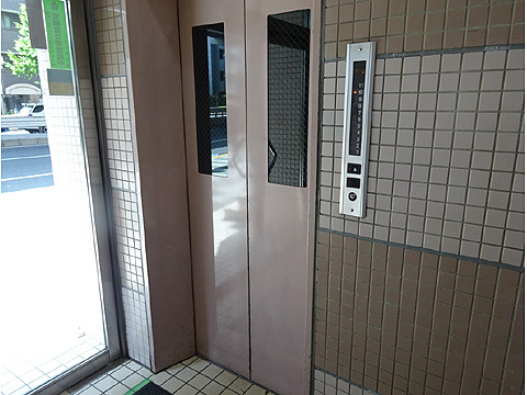 その他共用部　エレベーターがございます。