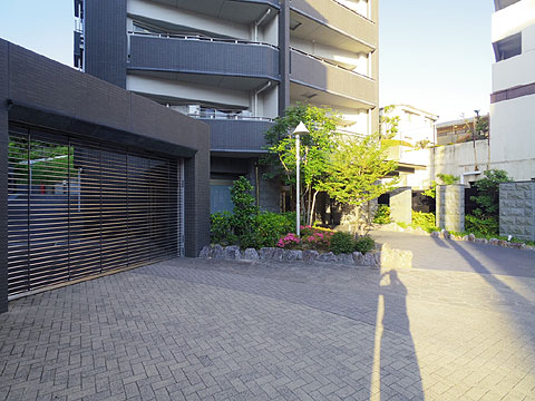 その他共用部　シャターゲート付駐車場出入口