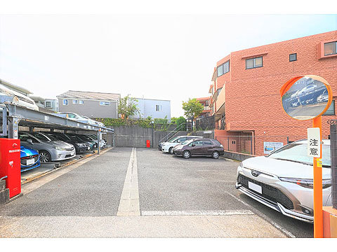 駐車場　敷地内駐車場