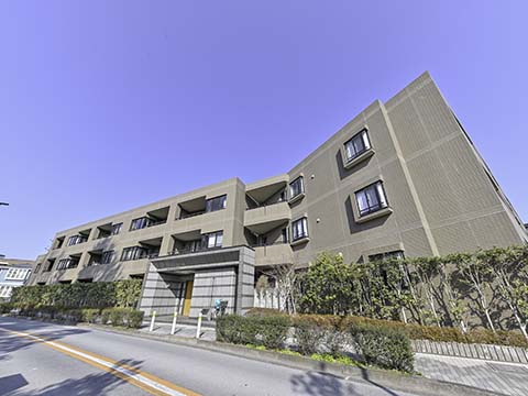 エントランス　テレビモニター付インターホン、オートロック