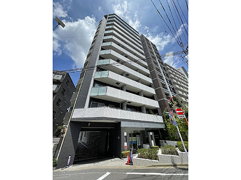 現地外観写真　2009年12月築　都営大江戸線「牛込柳町」駅