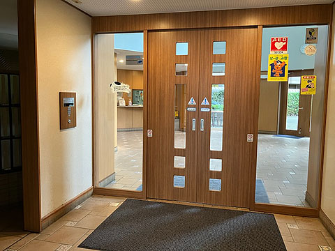 エントランス　13.風除室