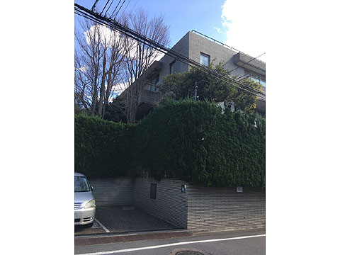 現地外観写真　外観+駐車場